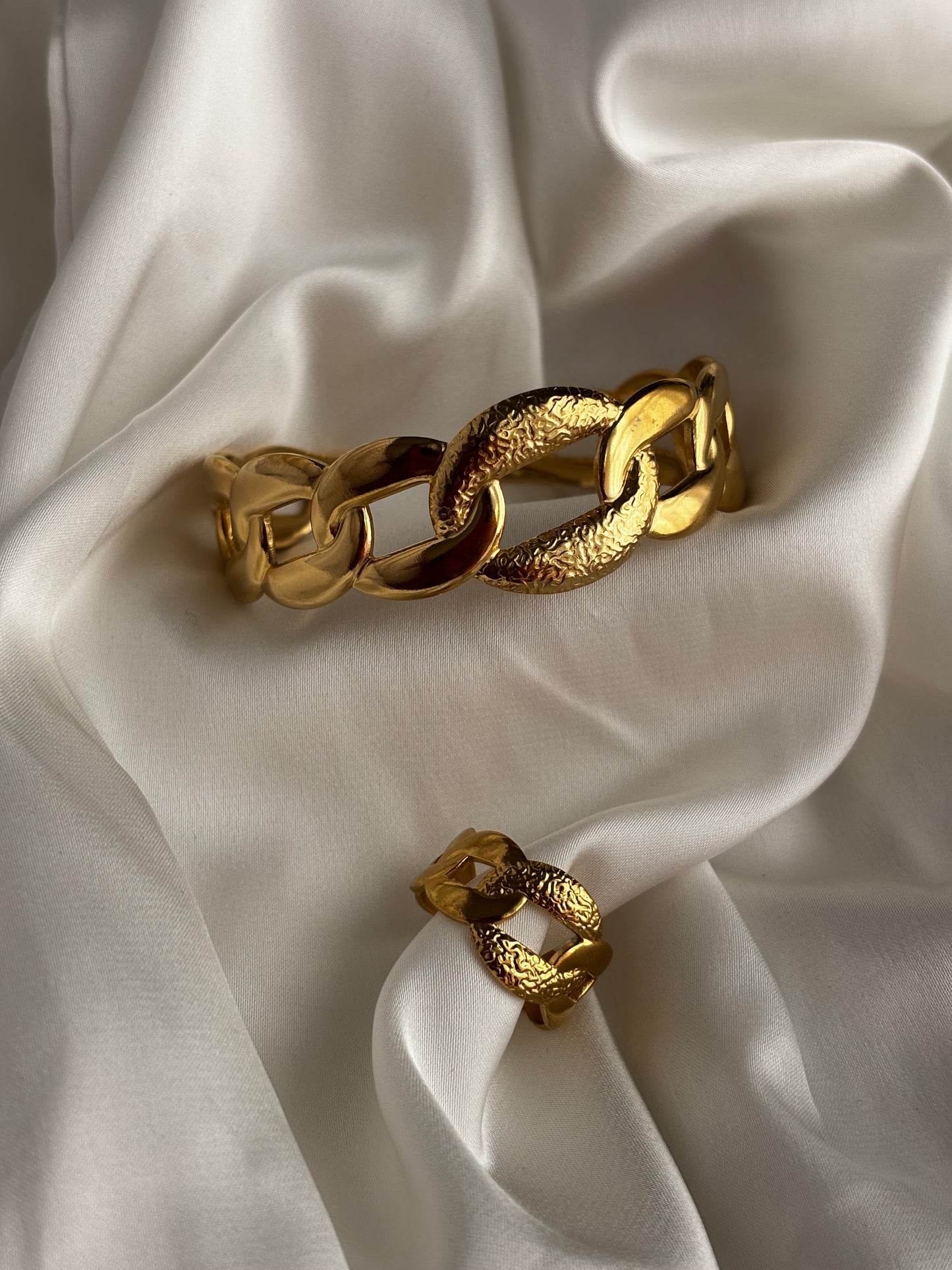 Chained To Love - Set