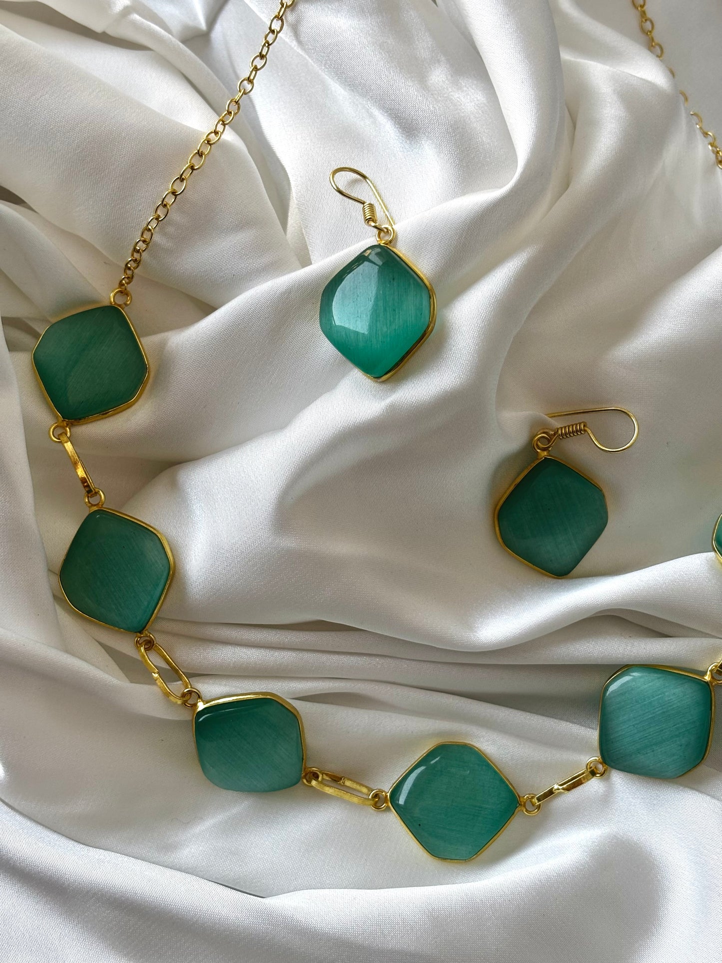 Oasis green necklace