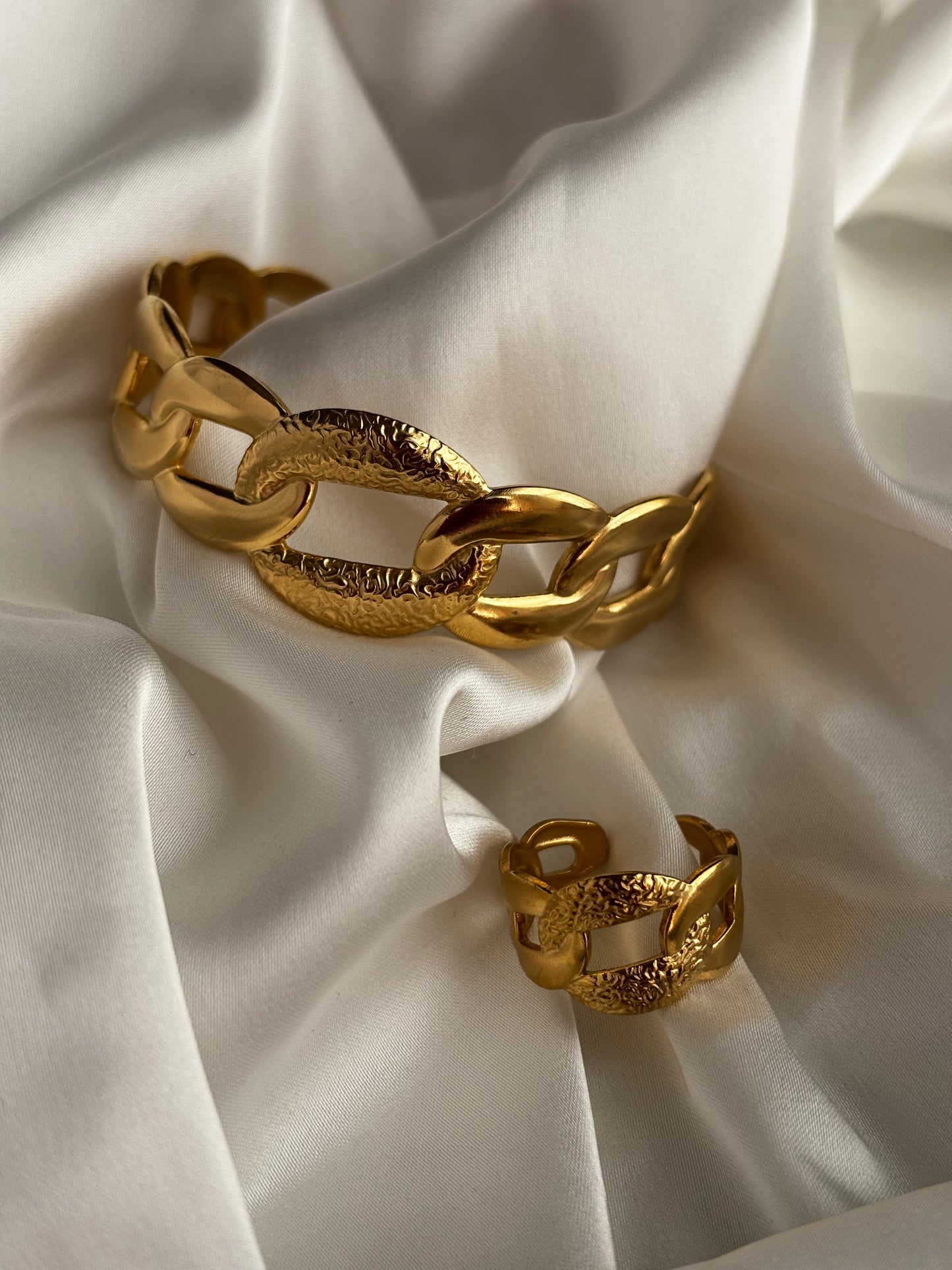 Chained To Love - Set