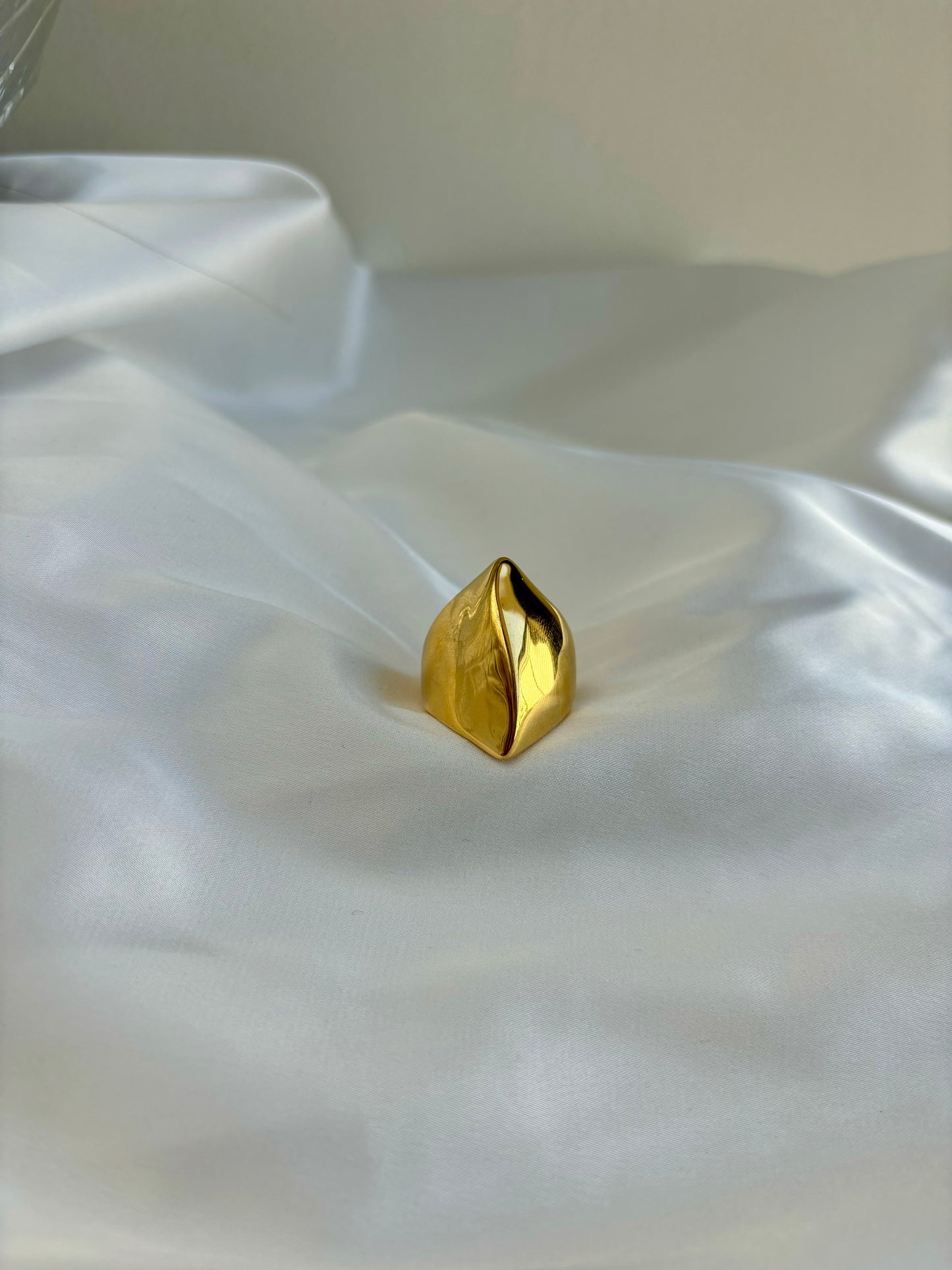 Bubble Arched Ring š