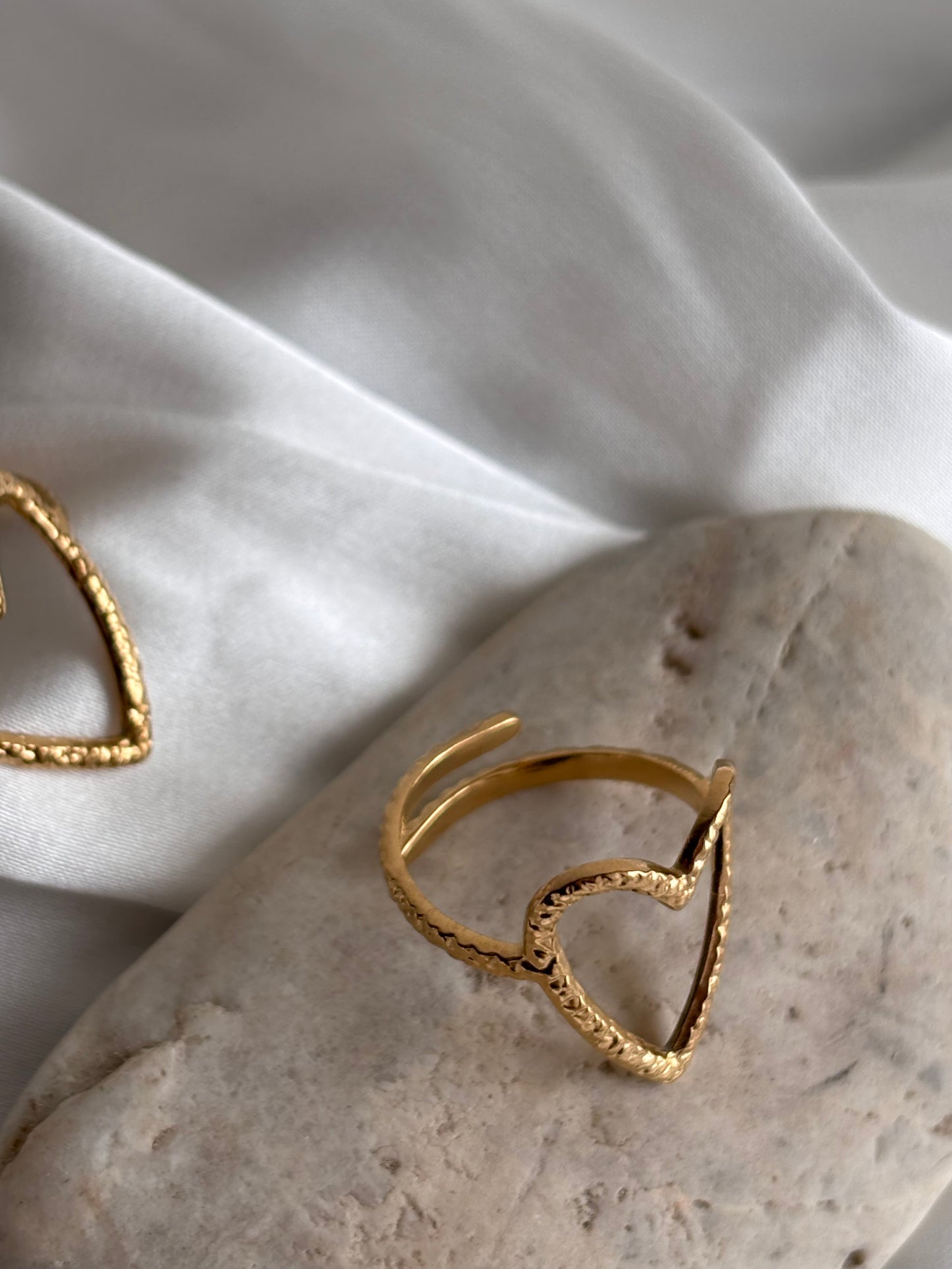 Pixie - Heart Outline Ring