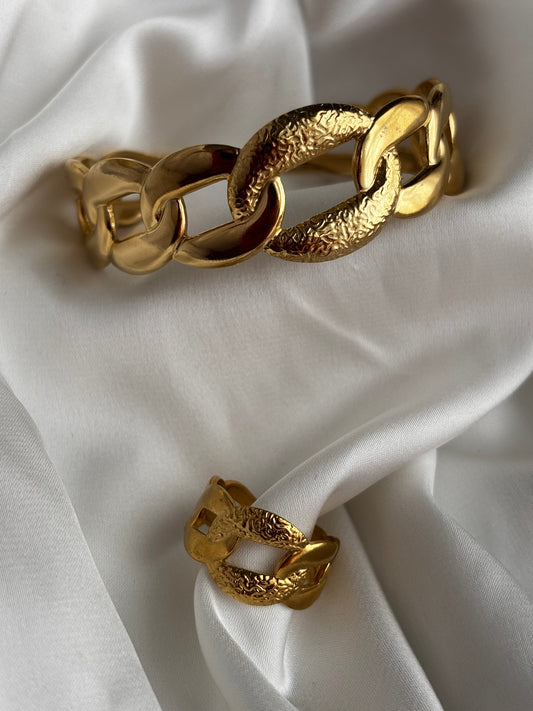 Chained To Love - Set